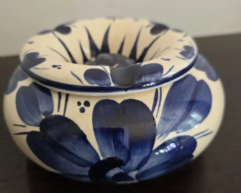 Vintage Mexican Pottery Covered Ashtray Blue White Floral Hecho En Mexico 8